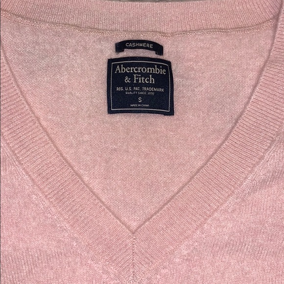 Baby pink Abercrombie and Fitch cashmere sweater - Picture 2 of 5
